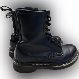Dr. Martens 1460 Women’s Smoother Leather Size 6